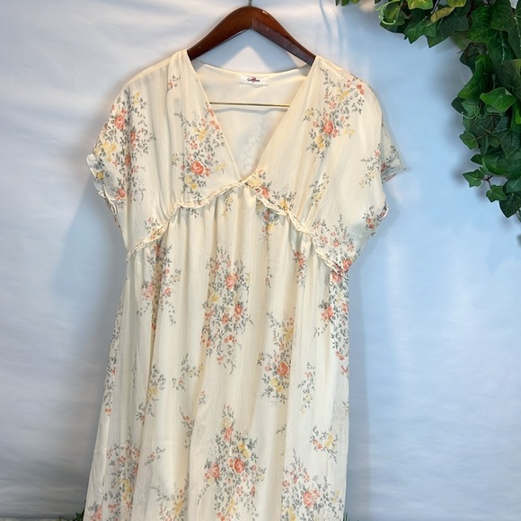 GeeGee Dresses & Skirts - Geegee Cream Maxi Dress floral